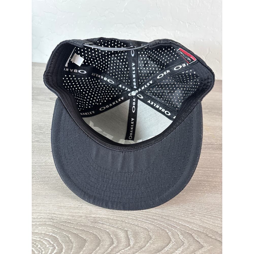 Oakley Black Large Logo White Lettering Men's Snapback Hat- Cap- EUC - Picture 4 of 5